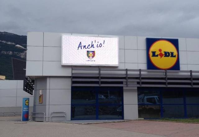 Maxischermo LED outdoor su punto vendita